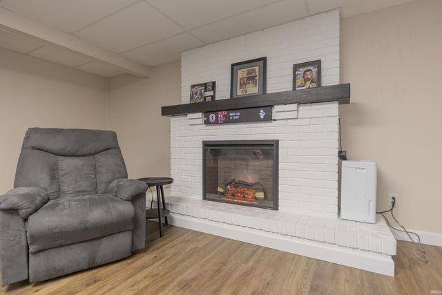 8213 Middle Mount Vernon Road, Evansville, IN 47712