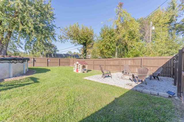 8213 Middle Mount Vernon Road, Evansville, IN 47712