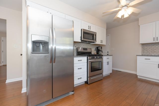 8213 Middle Mount Vernon Road, Evansville, IN 47712