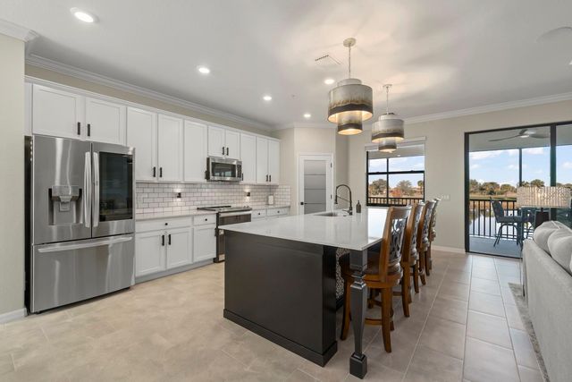 10812 TARFLOWER DRIVE 201, Venice, FL 34293