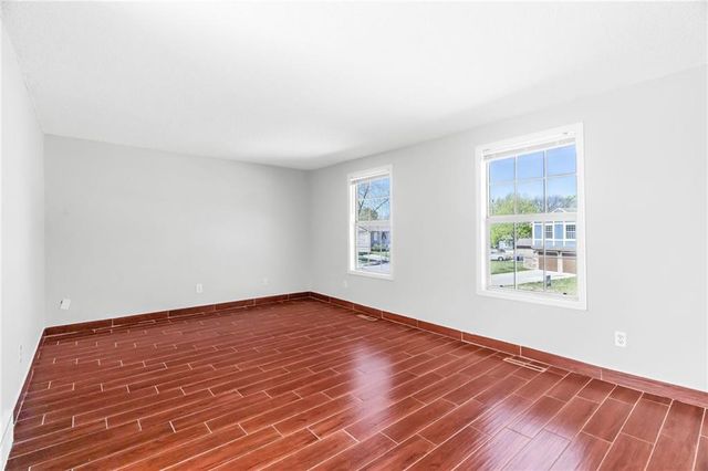 621 E Bristol Lane, Olathe, KS 66061