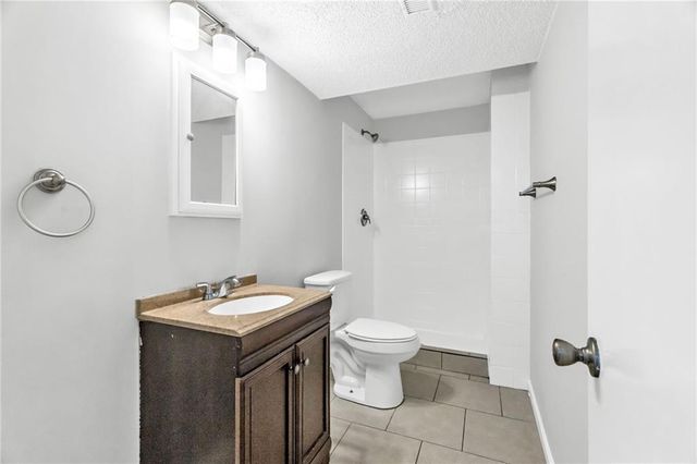 621 E Bristol Lane, Olathe, KS 66061
