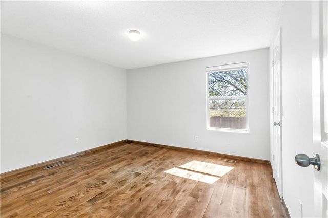 621 E Bristol Lane, Olathe, KS 66061