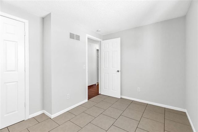 621 E Bristol Lane, Olathe, KS 66061