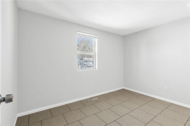 621 E Bristol Lane, Olathe, KS 66061