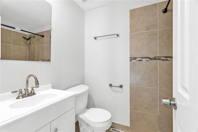 621 E Bristol Lane, Olathe, KS 66061