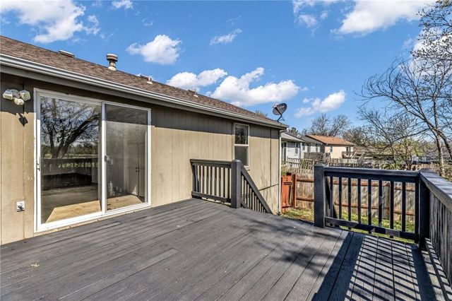 621 E Bristol Lane, Olathe, KS 66061