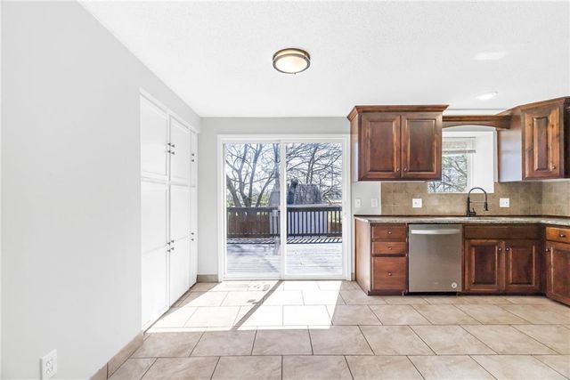 621 E Bristol Lane, Olathe, KS 66061