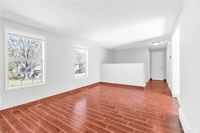 621 E Bristol Lane, Olathe, KS 66061