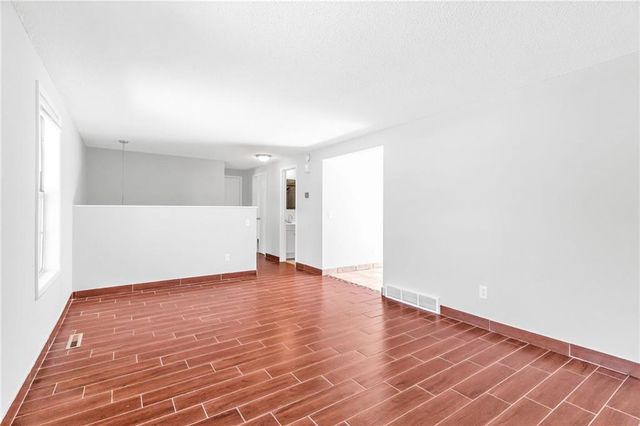 621 E Bristol Lane, Olathe, KS 66061
