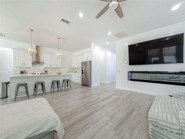 1306 E LEMON STREET, Tarpon Springs, FL 34689