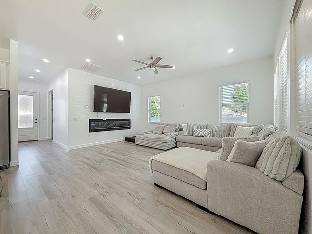 1306 E LEMON STREET, Tarpon Springs, FL 34689