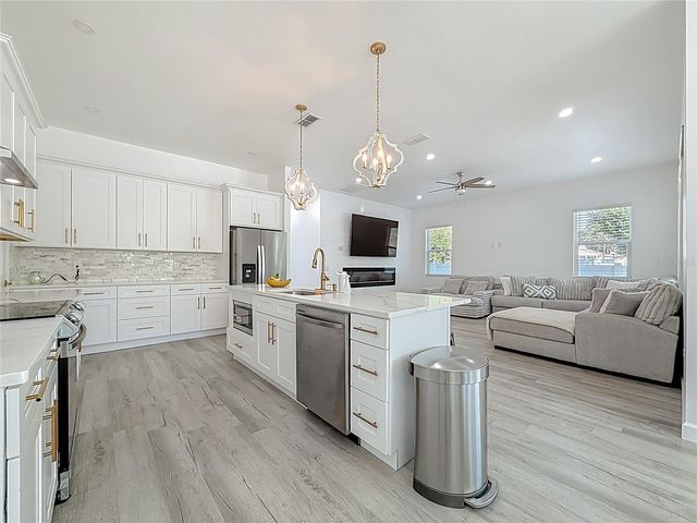 1306 E LEMON STREET, Tarpon Springs, FL 34689