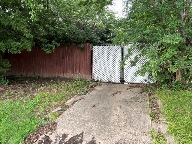 200 1st Street, Terrell, TX 75160