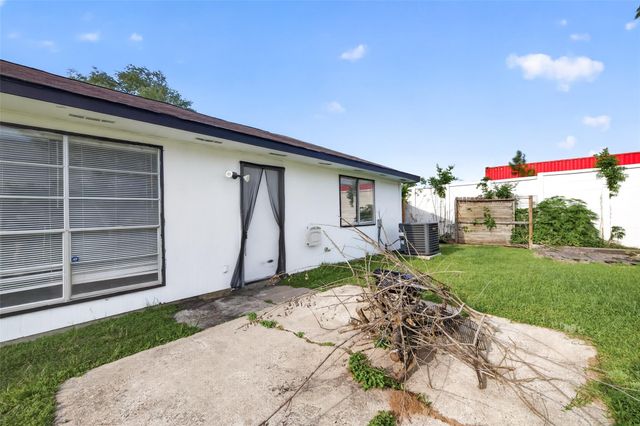 8203 Lone Quail Drive, Houston, TX 77489