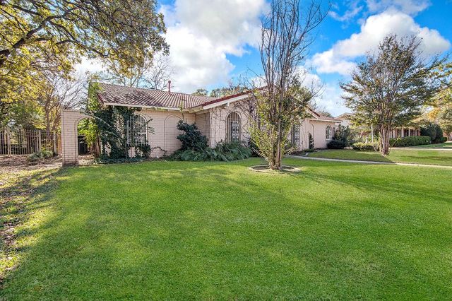 849 Wheelwood, Hurst, TX 76053