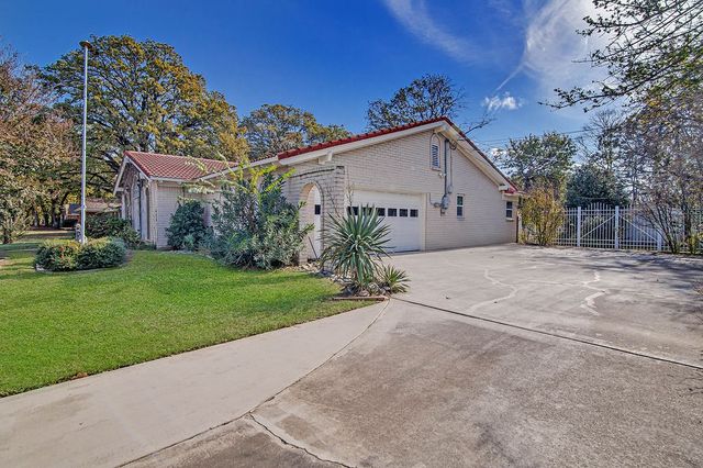 849 Wheelwood, Hurst, TX 76053