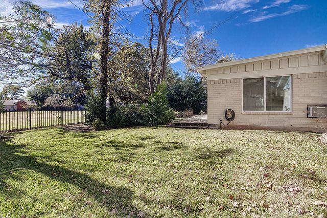 849 Wheelwood, Hurst, TX 76053