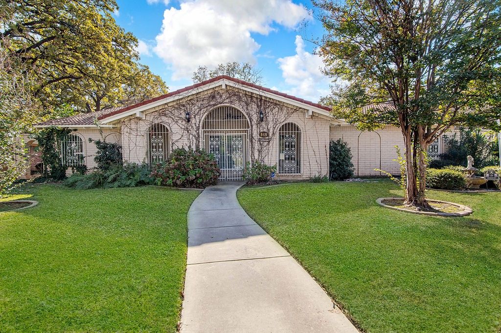 849 Wheelwood, Hurst, TX 76053