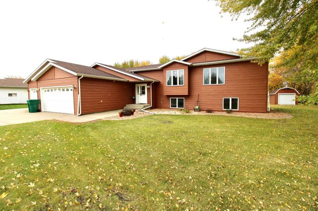 1250 76th Avenue S, Fargo, ND 58104