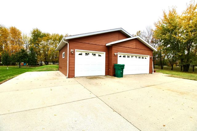 1250 76th Avenue S, Fargo, ND 58104