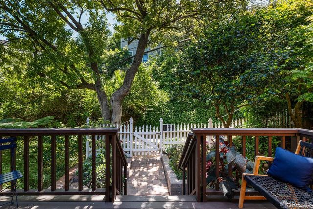 74 Vulcan Stairway, San Francisco, CA 94114