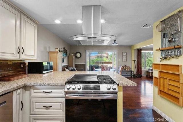 1445 Del Norte Drive, Corona, CA 92879