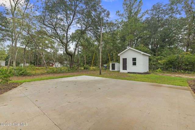 9329 Central Boulevard SE, Winnabow, NC 28479
