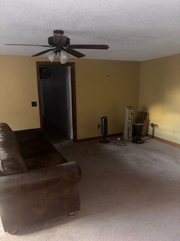 10 Cottage St, Belchertown, MA 01007