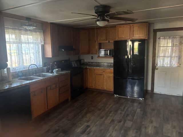 10 Cottage St, Belchertown, MA 01007