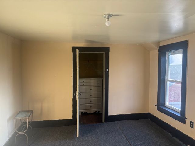 10 Cottage St, Belchertown, MA 01007