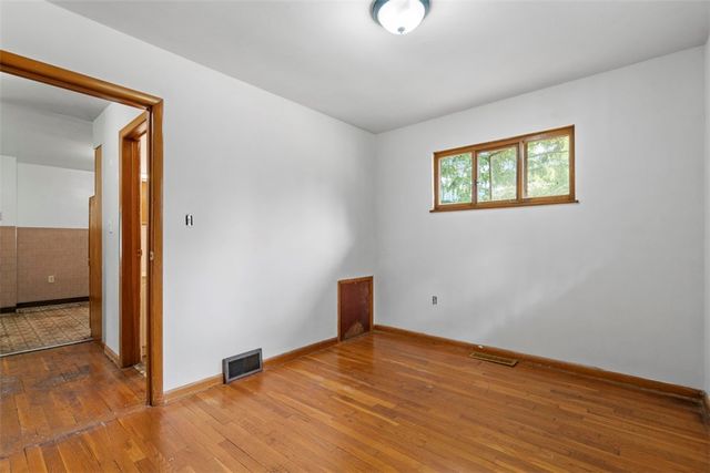 111 Hickory Dr, Chippewa Twp, PA 15010
