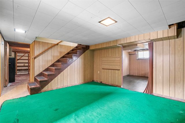 111 Hickory Dr, Chippewa Twp, PA 15010