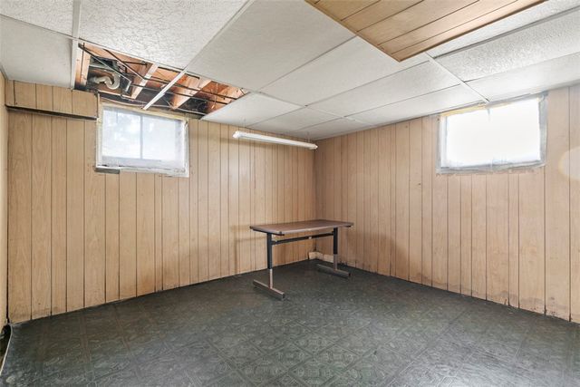 111 Hickory Dr, Chippewa Twp, PA 15010