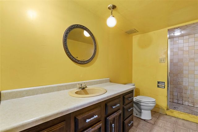 111 Hickory Dr, Chippewa Twp, PA 15010