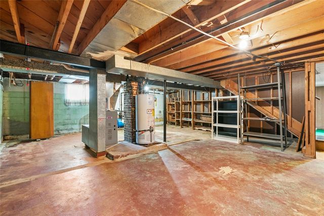 111 Hickory Dr, Chippewa Twp, PA 15010