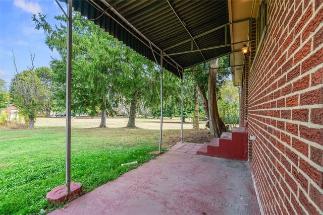 111 Hickory Dr, Chippewa Twp, PA 15010
