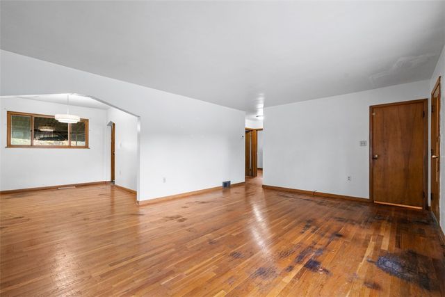 111 Hickory Dr, Chippewa Twp, PA 15010