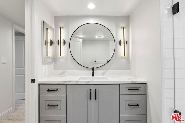 2700 Cahuenga Boulevard E 4313, Los Angeles, CA 90068