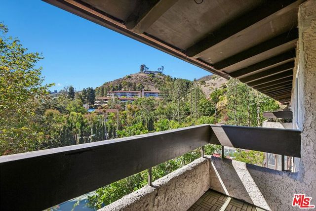 2700 Cahuenga Boulevard E 4313, Los Angeles, CA 90068