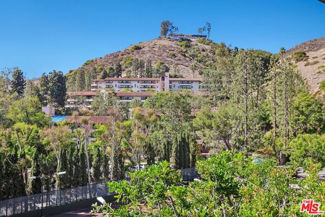 2700 Cahuenga Boulevard E 4313, Los Angeles, CA 90068