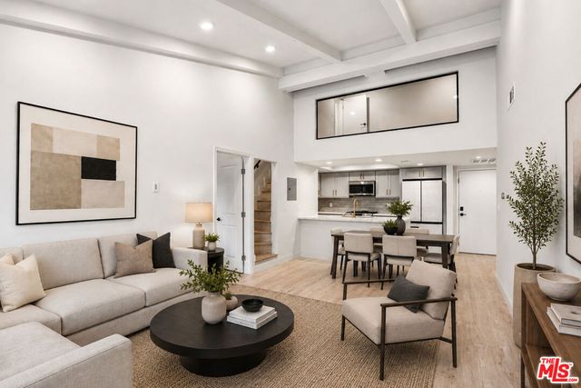 2700 Cahuenga Boulevard E 4313, Los Angeles, CA 90068