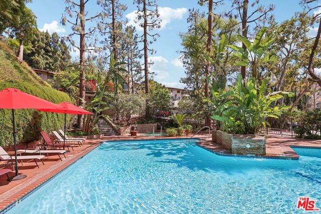 2700 Cahuenga Boulevard E 4313, Los Angeles, CA 90068