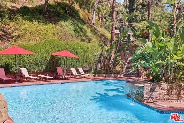2700 Cahuenga Boulevard E 4313, Los Angeles, CA 90068