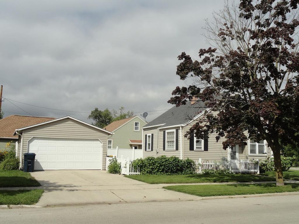 398 E 11TH STREET, Fond Du Lac, WI 54935