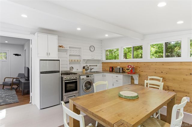2 Prospect Avenue, Shelter Island, NY 11964