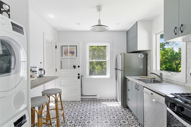 2 Prospect Avenue, Shelter Island, NY 11964