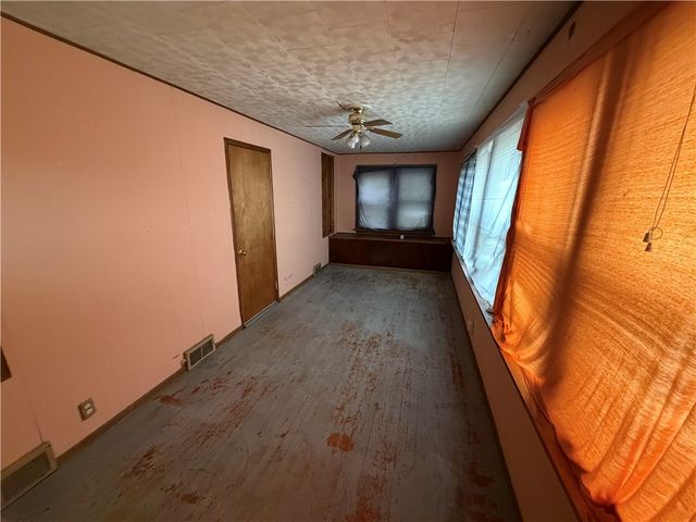 28 Grant St, Menallen Twp, PA 15468