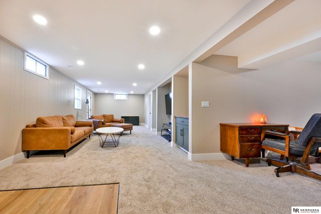 9144 Boyd Street, Omaha, NE 68134