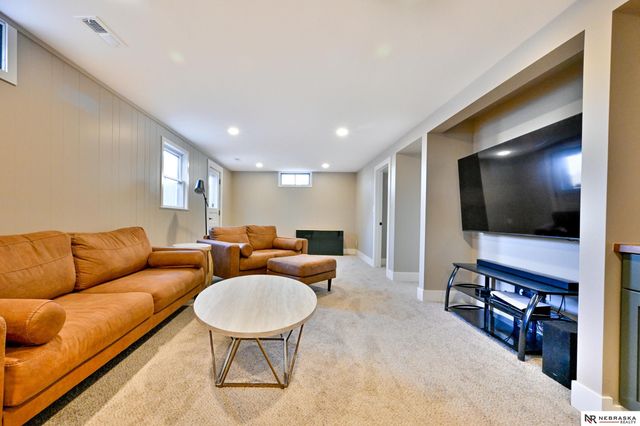 9144 Boyd Street, Omaha, NE 68134